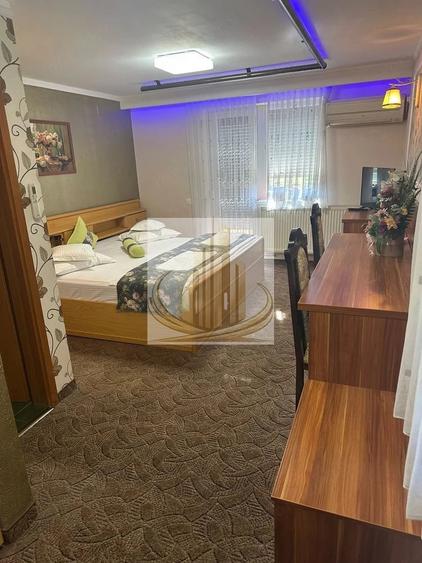Casă cu 14 camere cu Teren 750 Mp în Central