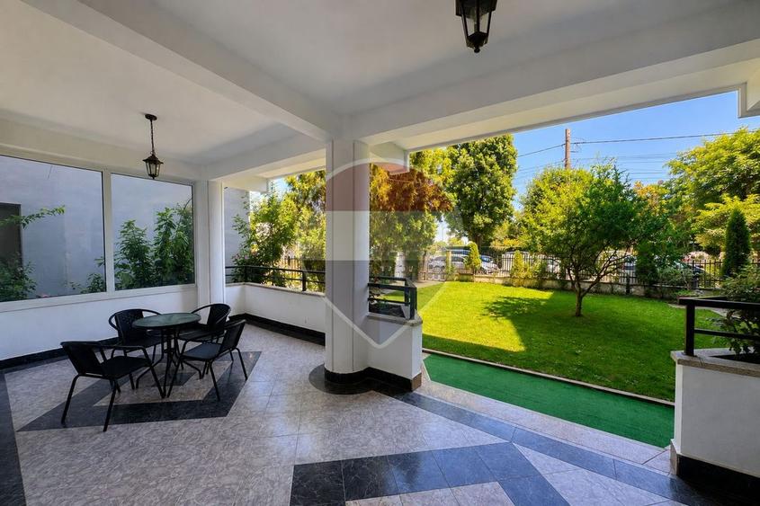 Apartament cu 3 camere, mobilat în Est