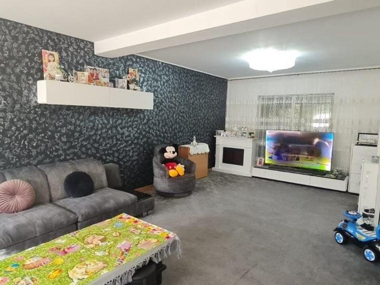 Casă individuală cu 4 camere cu Canalizare în Siderurgiștilor