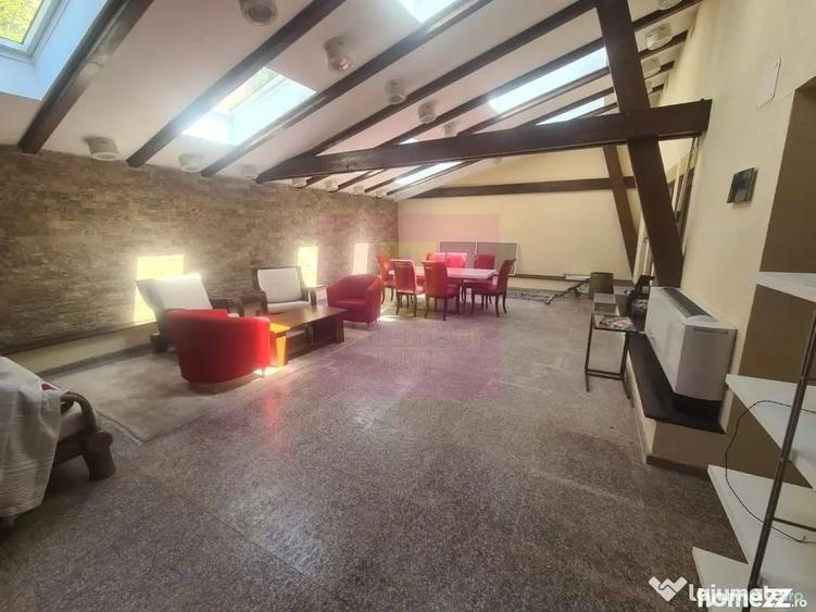 Casă cu 7 camere cu Teren 552 Mp în Cioplea