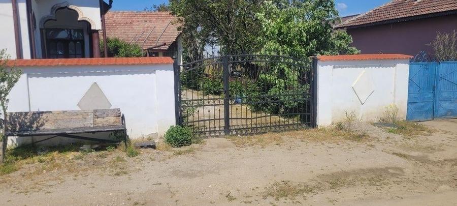 Casă individuală cu 4 camere cu Canalizare în Teasc