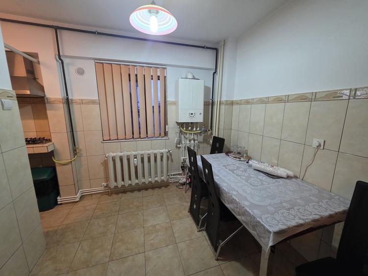 Apartament cu 3 camere decomandat în Tomis III