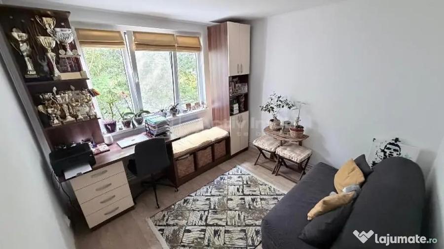Apartament cu 4 camere decomandat în Drumul Taberei