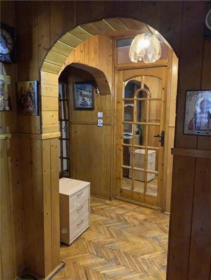 Apartament cu 3 camere decomandat, mobilat în Dâmbovița