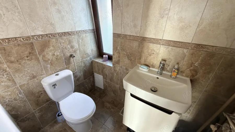 Casă cu 5 camere cu Teren 372 Mp în Broscărie