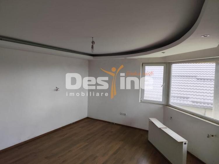 Casă cu 5 camere cu Teren 1508 Mp în Țânțăreni