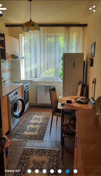 Apartament cu 3 camere semidecomandat în Lipovei