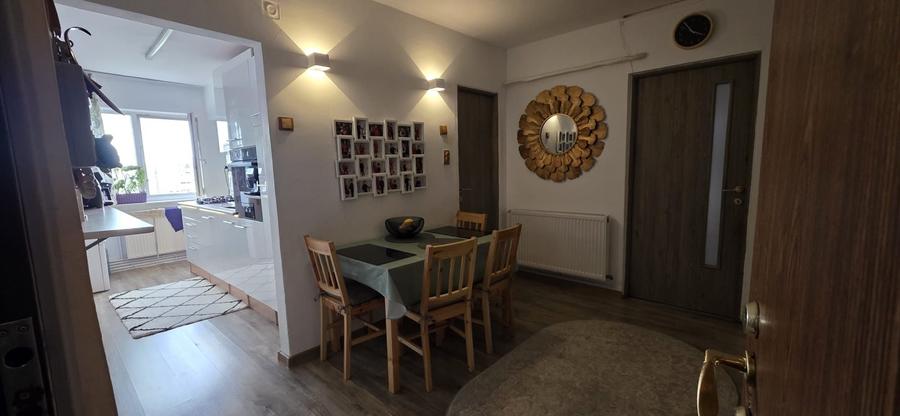 Apartament cu 3 camere decomandat în Central