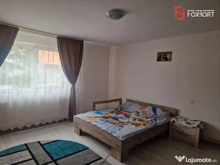 Casă cu 9 camere cu Teren 20 Mp în Moșnița Nouă