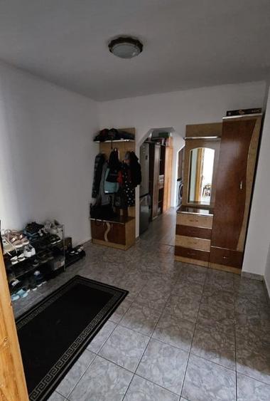 Apartament cu 3 camere decomandat în Obcini