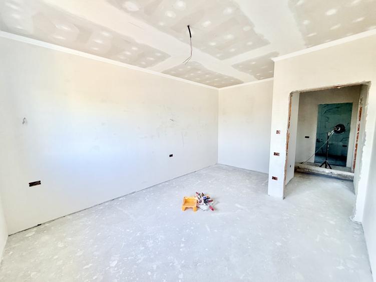 Duplex cu 4 camere cu Canalizare în Moșnița Nouă