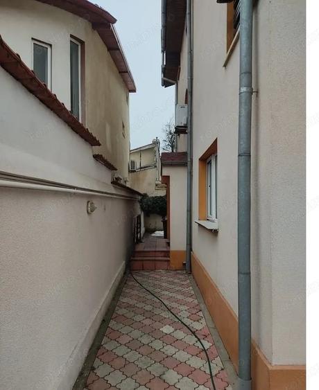 Casă cu 5 camere cu Teren 90 Mp în Brâncoveanu