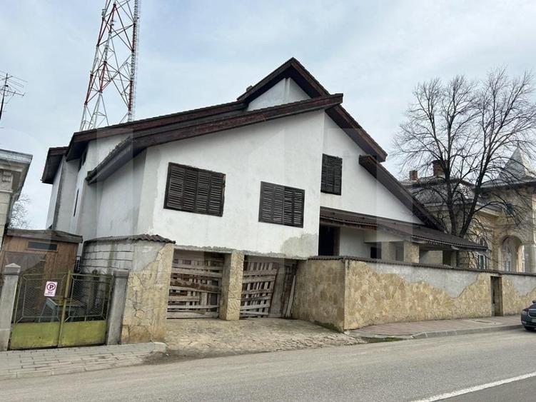 Casă individuală cu 8 camere cu Piscina în Dorohoi