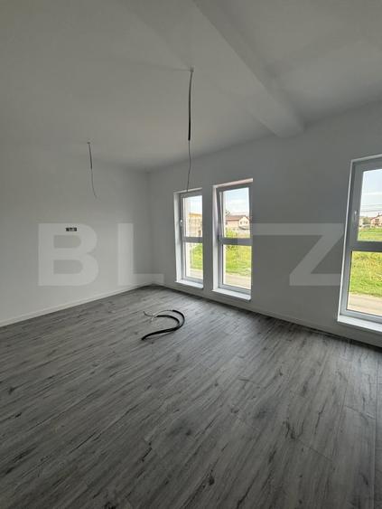 Duplex cu 4 camere cu Canalizare în Ghiroda