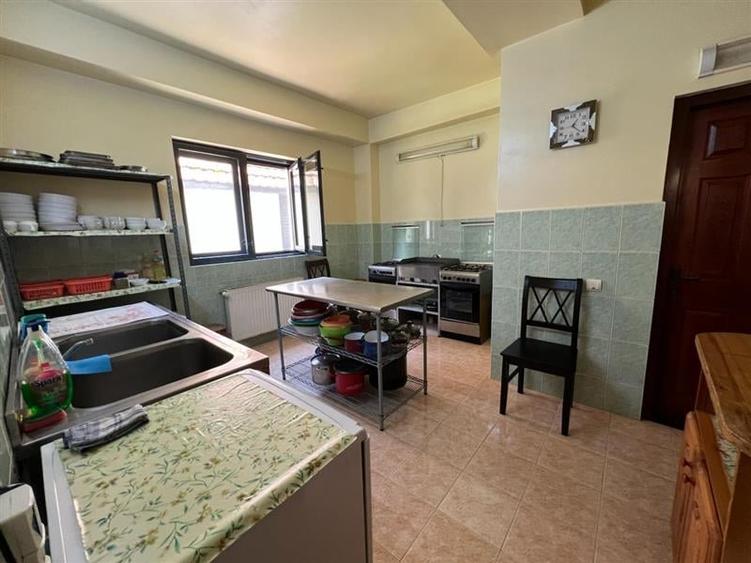 Casă individuală cu 11 camere cu Teren 3333 Mp în Lăpușna
