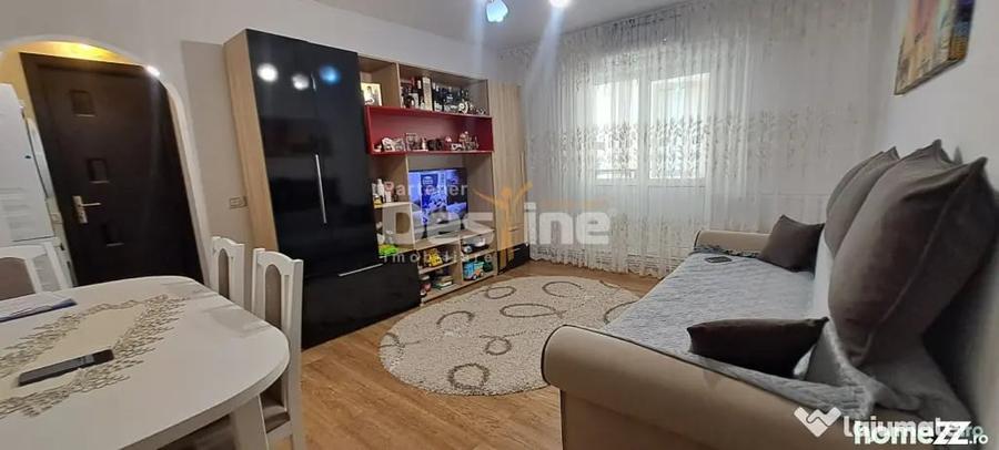 Apartament cu 3 camere semidecomandat în Tătărași
