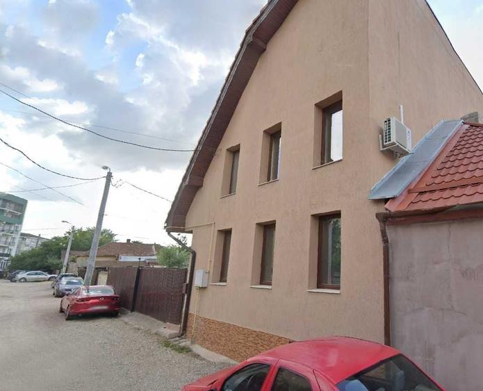 Casă cu 4 camere cu Teren 370 Mp în Central