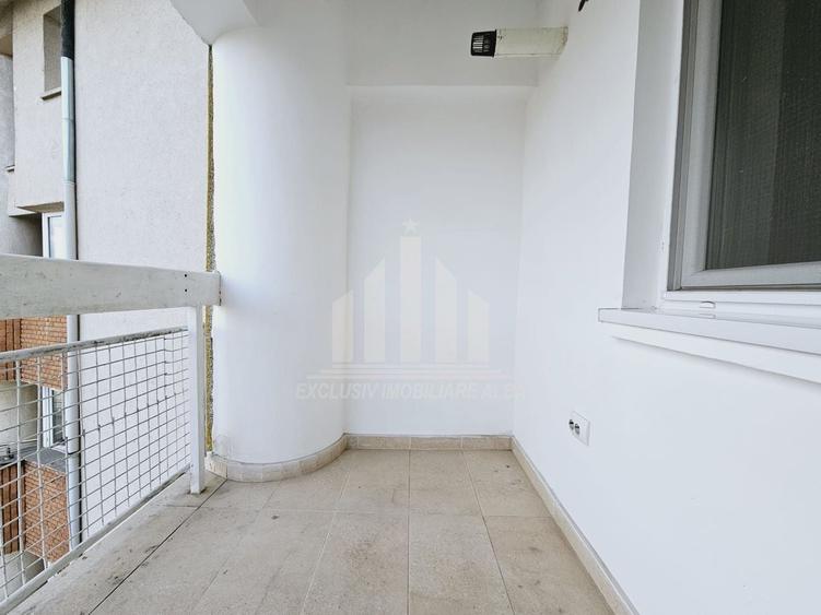 Apartament cu 3 camere decomandat, mobilat în Central