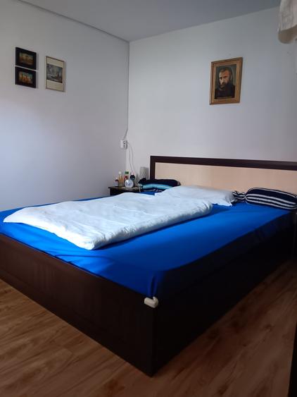 Casă cu 5 camere cu Canalizare în Central