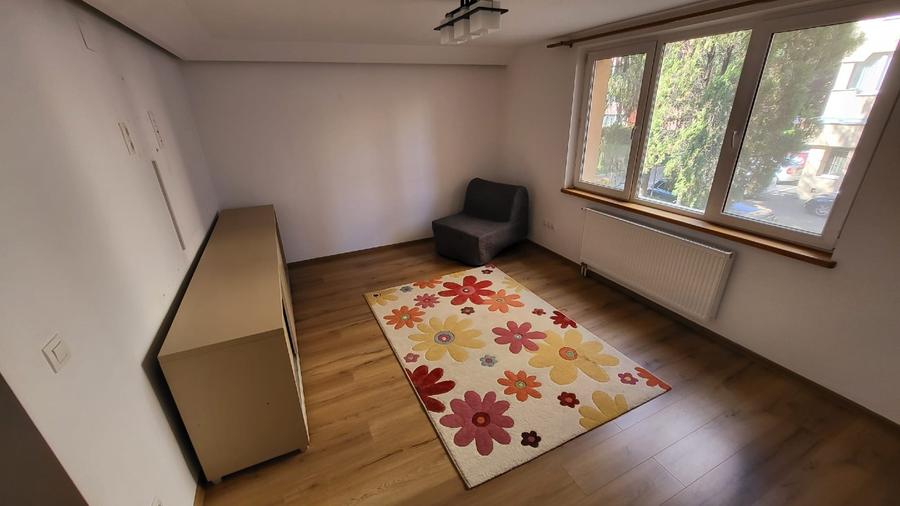 Apartament cu 3 camere decomandat în Dâmbu Pietros
