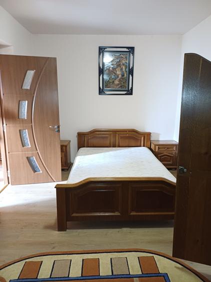 Apartament cu 3 camere decomandat în Calea București