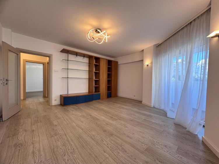 Apartament cu 4 camere decomandat în Iancului
