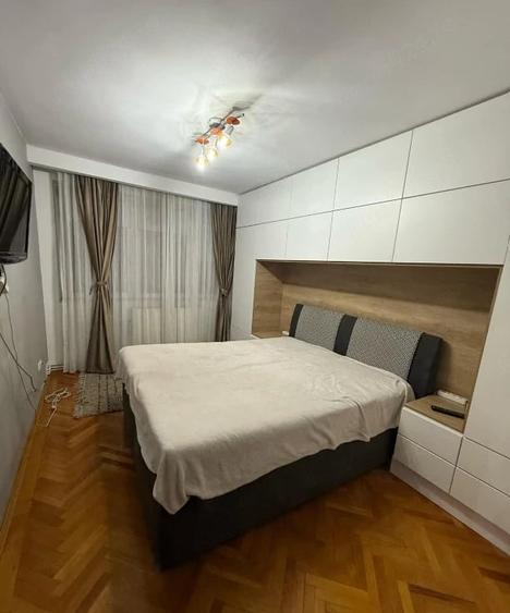 Apartament cu 3 camere decomandat în Exterior Vest