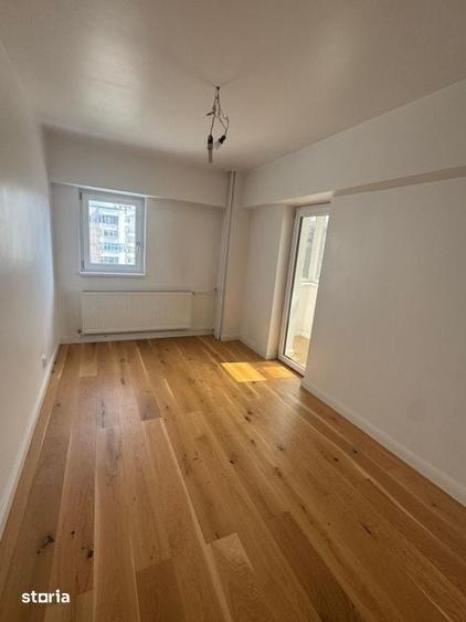 Apartament cu 3 camere decomandat în Calea București