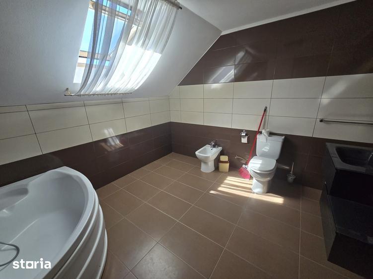 Casă cu 3 camere cu Teren 300 Mp în Central