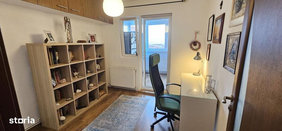 Apartament cu 4 camere decomandat în Răcădău