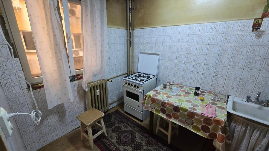 Apartament cu 3 camere decomandat în Berceni