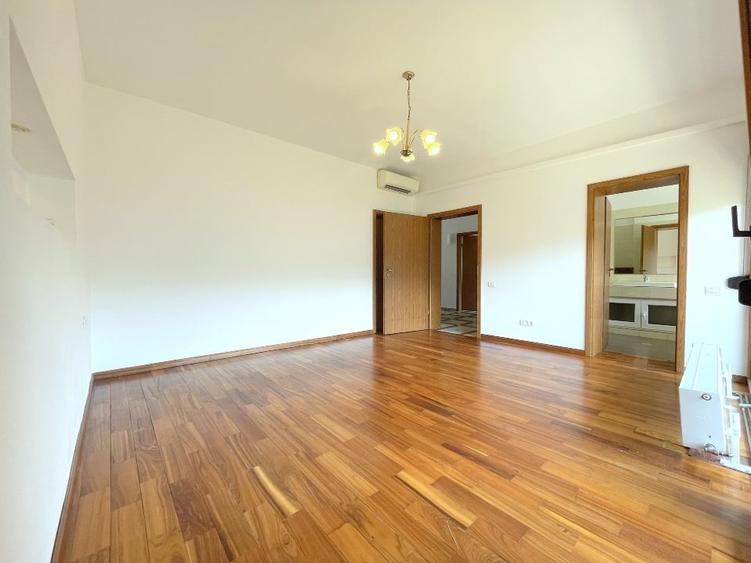 Duplex cu 5 camere cu Canalizare în Torontalului
