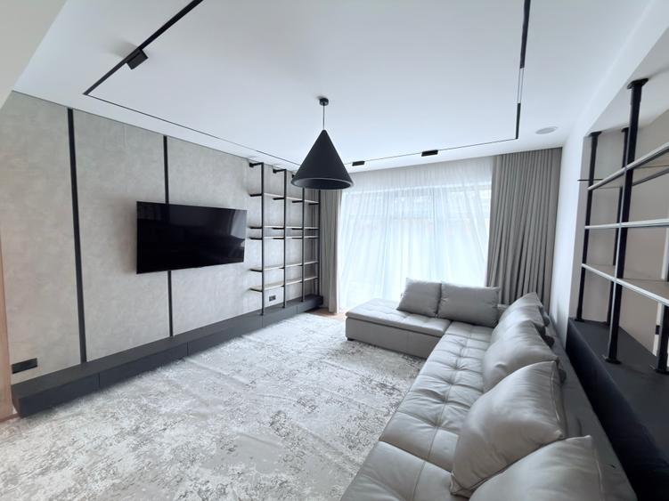 Casă individuală cu 5 camere cu Teren 1000 Mp în Central