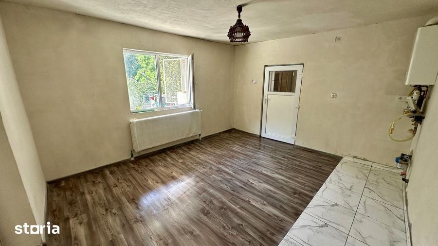 Casă cu 3 camere cu Teren 270 Mp în Central