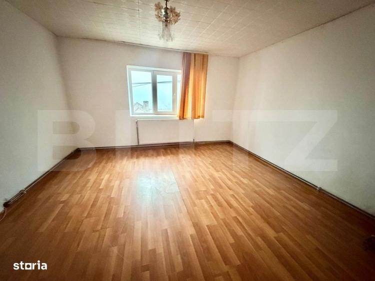Casă cu 4 camere în Suseni