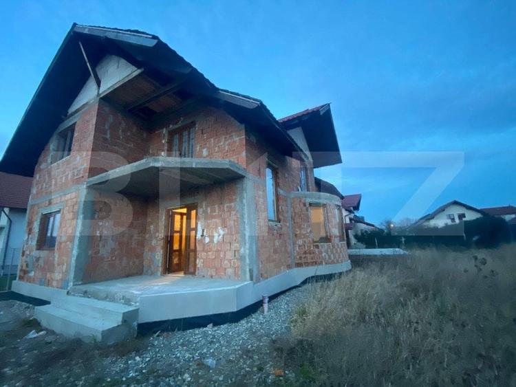 Casă individuală cu 6 camere cu Teren 500 Mp în Beclean