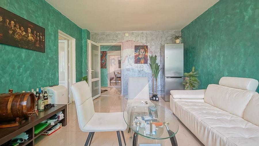 Casă individuală cu 14 camere cu Teren 306 Mp în Central