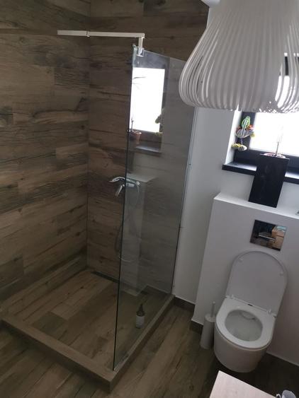 Casă individuală cu 8 camere cu Canalizare în Șelimbăr