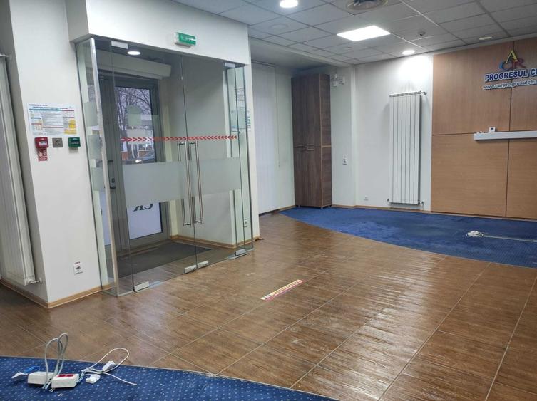 Spațiu comercial, de 90 mp, în Narcisa