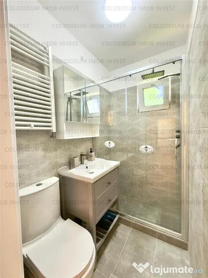 Apartament cu 3 camere semidecomandat în Centrul Civic