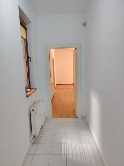 Apartament cu 6 camere decomandat, mobilat în Victoriei