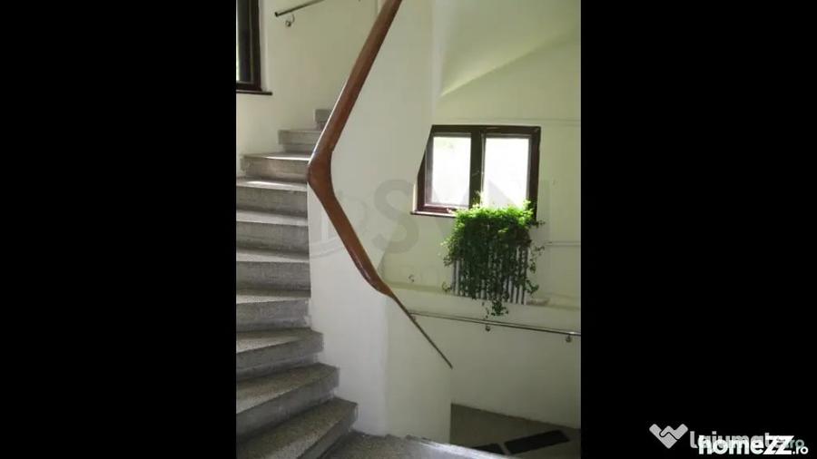 Apartament cu 4 camere decomandat în Primăverii