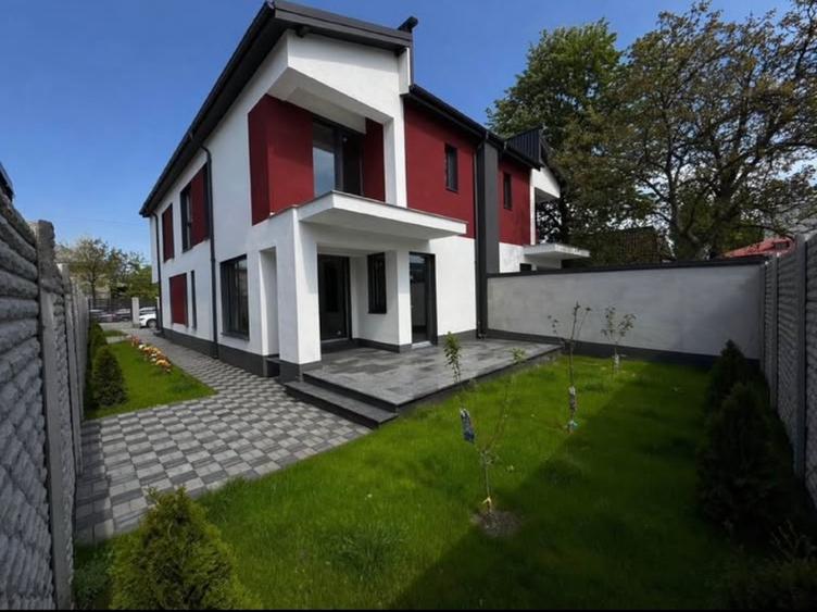 Duplex cu 4 camere cu Teren 250 Mp în Central