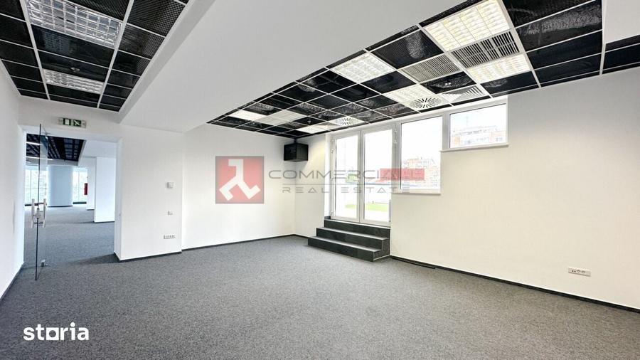Spațiu comercial, de 387 mp, în Centrul Civic