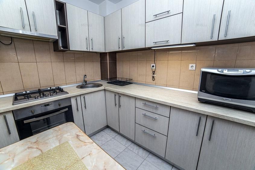 Apartament cu 3 camere semidecomandat, mobilat în Crângași