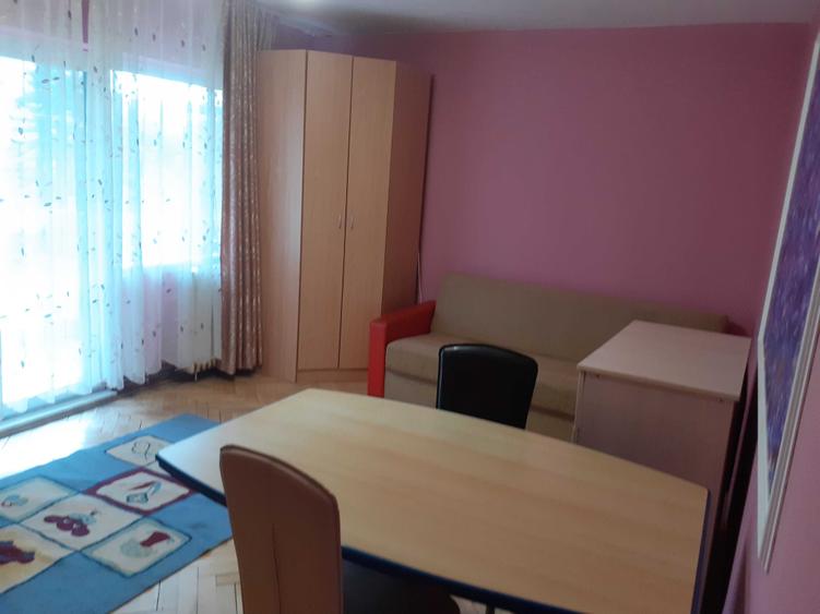 Apartament cu 3 camere decomandat în Zorilor