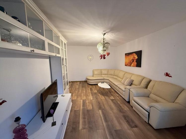 Apartament cu 3 camere decomandat în Dacia