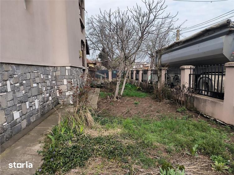 Casă cu 4 camere cu Canalizare în Central