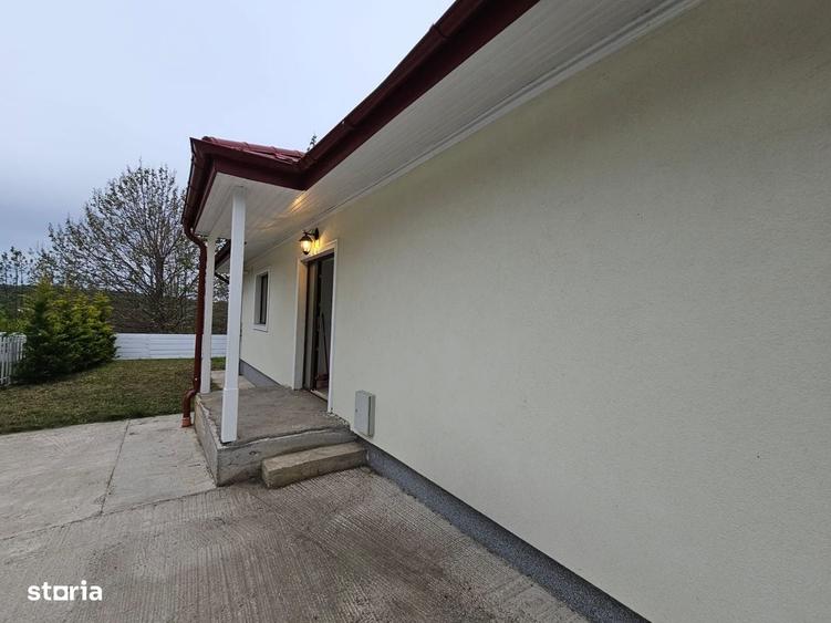Casă cu 3 camere în Breazu