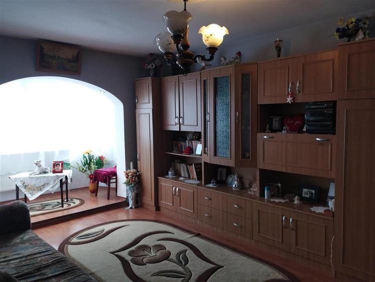 Apartament cu 3 camere decomandat, mobilat în Bistrița Lac